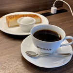 珈琲元年 - ブレンドとモーニングCのはちみつトーストとゆで卵