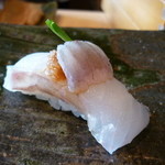 まき田鮨 - 平目は縁側とお葱がセットで大根おろしポン酢がマッチ