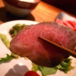 肉匠 甚 - ローストビーフのアップ