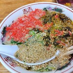 まるうまラーメンぷらっと博多No.1 - トッピング盛り盛り