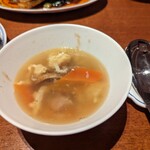 老四川 飄香小院 - 湯麺にもスープがついてました。これも化学調味料味ではない美味しい中華スープです。