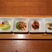 老四川 飄香小院 - 麺ですが前菜？もついてます。