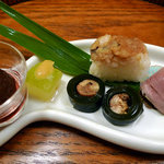 古長 - 懐石貴船3675円（税込）の八寸　青梅のワイン漬け、はもの押し寿司、穴子の昆布巻き、鴨ロースなど