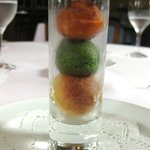 フランス料理グルメ - (09/8昼)最初の一皿は３種のシュー。曇っているのは焼きたての湯気によるもの