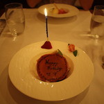 saveur - イチゴにキャンドルが。かわいいバラを飾っておしゃれな演出