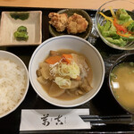 Motsuyaki Makichi Shouten - もつ煮込み定食 858円