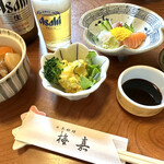 Nihon Ryouri Umeka - 宝御膳、これに天ぷらや赤だし、ご飯に茶碗蒸しがつきます。