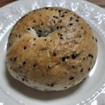 le pain du soleil - 黒ごまベーグル