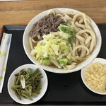 手打ち 山もとうどん - 肉うどん大盛り 山菜トッピング