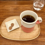 La Taverna Hasegawa - ランチコーヒー300円、マルコナアーモンドチョコ
