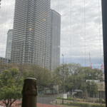 Shi-Fu-Do Resutoran Nepuchu-N - お店の窓から仕事場を望む（2023年3月24日撮影）