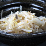 Bean sprout namul 280 yen (308 yen including tax)