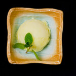 Yuzu sherbet 180 yen (198 yen including tax)