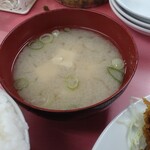 一楽ラーメン - この味噌汁も美味し(^q^)