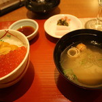 函館うに むらかみ - お味噌汁、お漬物