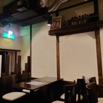 GRILL&Bar Hanaya - 玄関前のテーブル席。