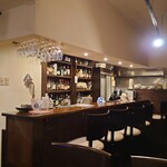 GRILL&Bar Hanaya - 店内左奥がカウンター。