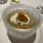 フランス料理 壺中天 - 前菜、オマール海老と雲丹のコンソメジュレ