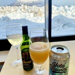 マンドリアーノ - 羊蹄山を背景に羊蹄ブリュワービール、白ワイン