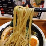 俺の中華たなか家 - 麺リフト⤴️( ﾟдﾟ)ﾊｯ!❉ピント❉が甘くて美味しさ伝わらないのが残念(ﾉД`)ｼｸｼｸ