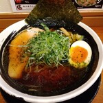 俺の中華たなか家 - 「濃口醤油らーめん」着丼＼(^o^)／　(゜o゜;おぉ〜❗確かに前回の「淡口醤油らーめん」に比較して色合いが濃くて醤油色♥️