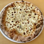 マンドリアーノ - 4種チーズのピザ