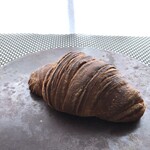 菓子とパン 大楠 - ◆クロワッサン(205円）・・バター感が弱いとか、でもこの価格ですからね。(^0^;)