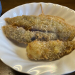 おふくろ亭 - 2023/03/24
      ホル鍋定食 大飯 温泉玉子 600円
      フライ3品 100円