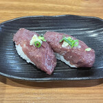 らぁ麺×肉寿司居酒屋 鬼滅の桜 - 馬肉寿司2貫  360円