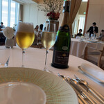 オーベルジュ・ド・リル ナゴヤ - VEUVE AMBAL:ブルゴーニュ産のスパークリング。市販価格はボトルで4000円くらい。なかなかいいねー。