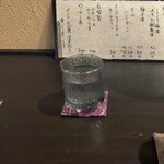 土家 - お水(チェイサーとして) は無料です