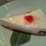 水庵 - さくらんぼのレアチーズケーキ