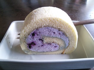 DEN - ブルーベリーチーズロールケーキ