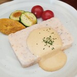 キッチン ブルー グローブ - 海老と白魚のムーステリーヌのアップ