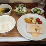 キッチン ブルー グローブ - 海老と白魚のムーステリーヌ　クリームチーズとアメリケーヌのソース