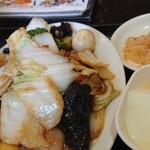 Shanhai ken - 八宝菜はあん掛けではなく塩味は薄め。癖のない感じ。杏仁豆腐は結構美味しかったです。