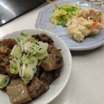 一平 - 名代牛煮込み300円(税別)　灰汁抜きの絶妙感　ある意味玄人好みの味わい。グッと来ます（笑）