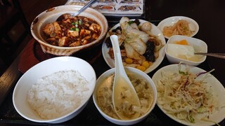Shanhaiken - C  八宝菜と麻婆豆腐のセット税込980円。