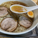 大勝軒 - 透明感あるスープ