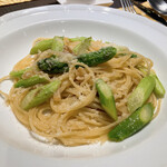 トラットリア・エンツォ - 僕のプリモは、アスパラとプロシュートのスパゲティーニ