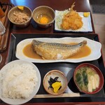 ダンkitchen しんまち食堂 - サバみそ定食＋アジフライ＋生卵＋納豆