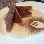 鉄板焼ステーキ 一ッ葉ミヤチク - H25.7  お肉を載せていたパンがデザートに。ココアパウダー