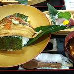 すしごはん 馬ん場 - うなぎと穴子のハーフ＆ハーフ丼