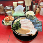 豚骨醤油ラーメン 王道家 柏店 - 