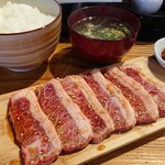 カウンター焼肉かるび - 上カルビ定食(180gくらい？？) 