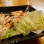 やぶ善 - シャキシャキのレタスが添えられています。