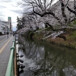 すかや 本店 - お濠端から臨む、高崎スズラン
