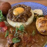 パラキート - チキンカレー＆ドライキーマカレー、スパイスラックあじたま、クリームコロッケ