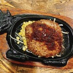 ひょうたんや - 特製ハンバーグ(300g)/1,732
シャリアピンソース
サラダ、ライス(おかわり自由)付き