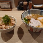 麺屋 さん田 - 鶏チャーシュー丼とカレーラーメン
